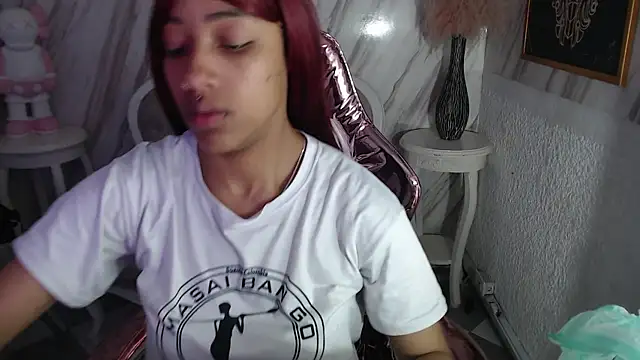 Snapshot of Violeth_b chatting on 03.22.25 Violeth b online show from 03.22.25