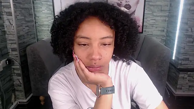 Snapshot of Violeth_b chatting on 09.13.25 Violeth b online show from 09.13.25