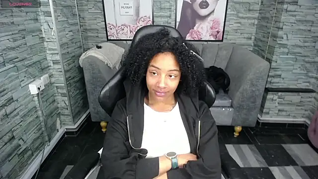 Snapshot of Violeth_b chatting on 09.18.25 Violeth b online show from 09.18.25