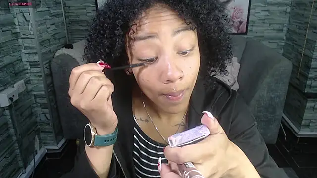 Snapshot of Violeth_b chatting on 09.26.25 Violeth b online show from 09.26.25