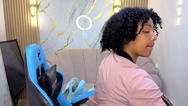 Snapshot of Violeth_b chatting on 10.08.25 Violeth b online show from 10.08.25