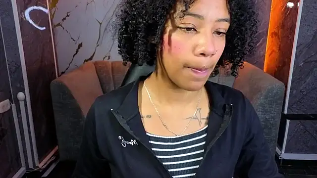 Snapshot of Violeth_b chatting on 11.06.25 Violeth b online show from 11.06.25