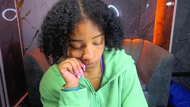 Snapshot of Violeth_b chatting on 11.14.25 Violeth b online show from 11.14.25