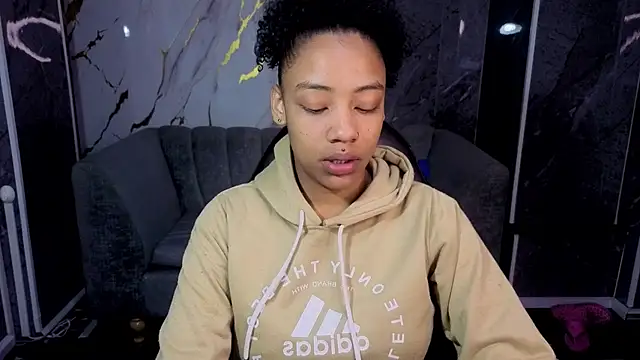 Snapshot of Violeth_b chatting on 11.29.25 Violeth b online show from 11.29.25