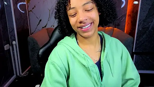 Snapshot of Violeth_b chatting on 12.03.25 Violeth b online show from 12.03.25