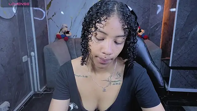 Snapshot of Violeth_b chatting on 04.27.26 Violeth b online show from 04.27.26