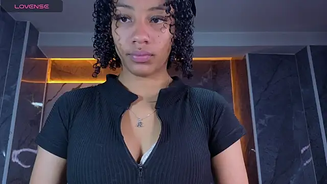 Snapshot of Violeth_b chatting on 05.13.26 Violeth b online show from 05.13.26