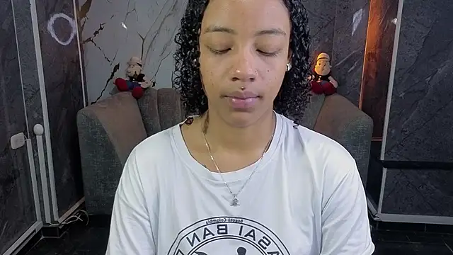 Snapshot of Violeth_b chatting on 06.16.26 Violeth b online show from 06.16.26