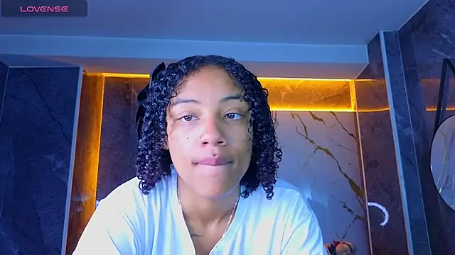 Snapshot of Violeth_b chatting on 06.27.26 Violeth b online show from 06.27.26