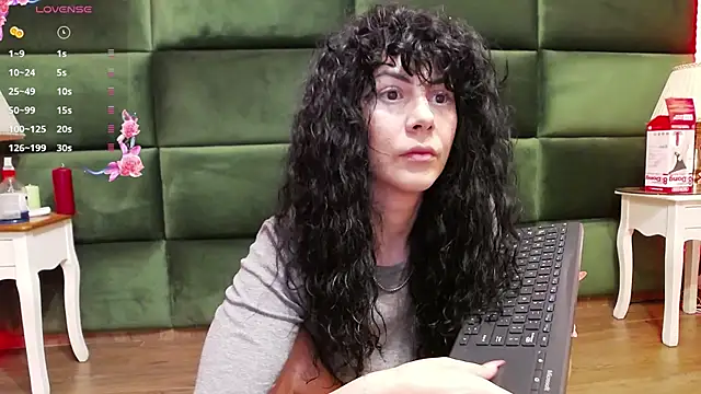 Snapshot of SelenSummer chatting on 09.29.25 SelenSummer online show from 09.29.25