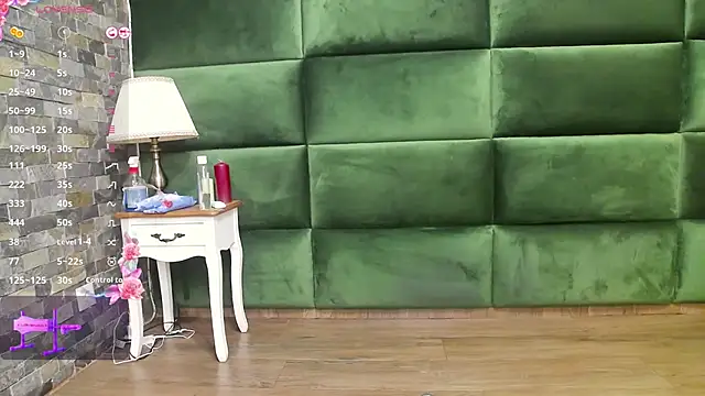 Snapshot of SelenSummer chatting on 11.10.25 SelenSummer online show from 11.10.25