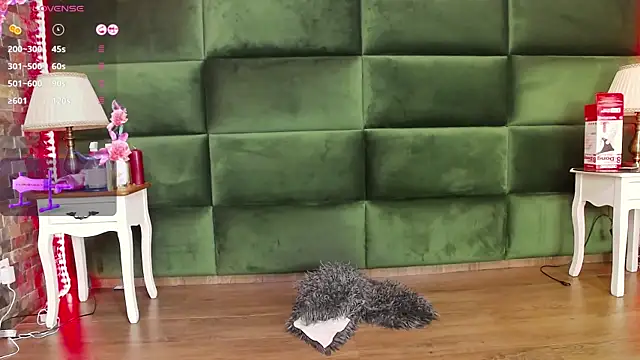 Snapshot of SelenSummer chatting on 11.28.25 SelenSummer online show from 11.28.25