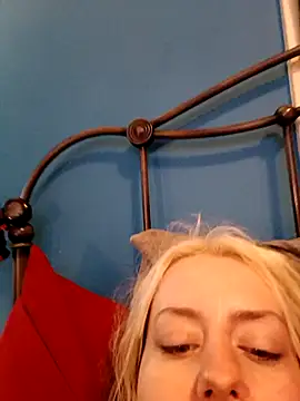 SkarlettRose96 online show from 11.19.25