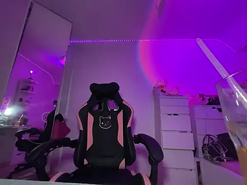 Snapshot of Julamayana chatting on 12.20.24 Julamayana online show from 12.20.24