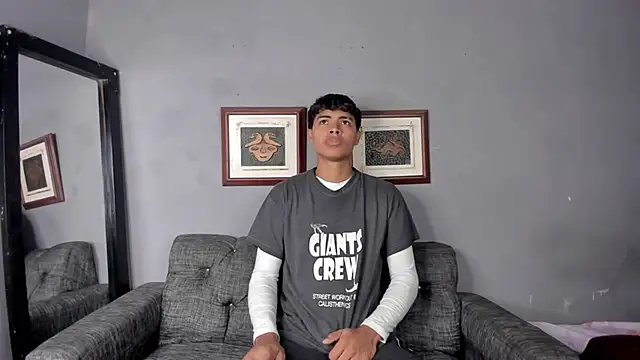 Snapshot of dafnezahiraa_ chatting on 12.21.24 dafnezahiraa online show from 12.21.24