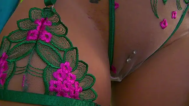 Snapshot of Foxxxy_MILF chatting on 06.08.26 Foxxxy MILF online show from 06.08.26