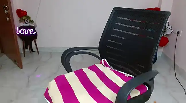 Snapshot of Naughty_Ayesha1 chatting on 02.13.25 Naughty Ayesha1 online show from 02.13.25