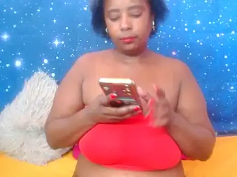 Snapshot of 2Sweetysmile chatting on 02.14.25 2Sweetysmile online show from 02.14.25