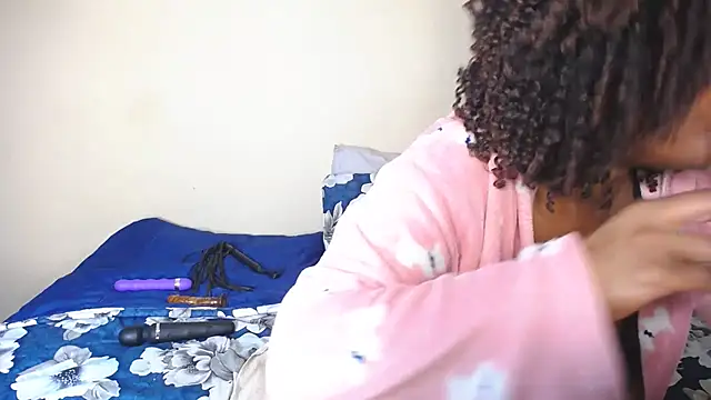 Snapshot of 2Sweetysmile chatting on 09.30.25 2Sweetysmile online show from 09.30.25