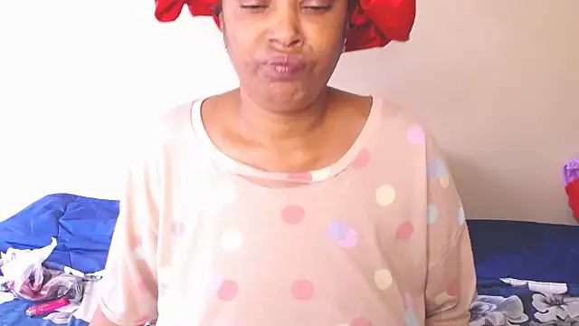 Snapshot of 2Sweetysmile chatting on 10.02.25 2Sweetysmile online show from 10.02.25