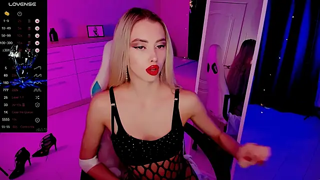 Snapshot of Emilia_Klar chatting on 11.08.25 Emilia Klar online show from 11.08.25