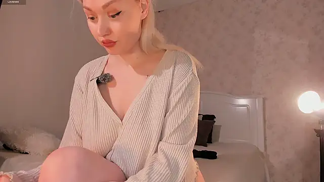 Snapshot of Allena_moan chatting on 04.26.26 Allena moan online show from 04.26.26