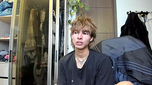 Snapshot of santy-kitty chatting on 02.16.25 santy-kitty online show from 02.16.25