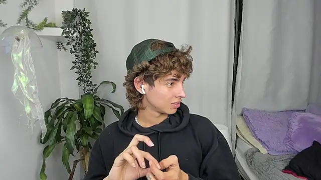 santy-kitty online show from 12.18.25