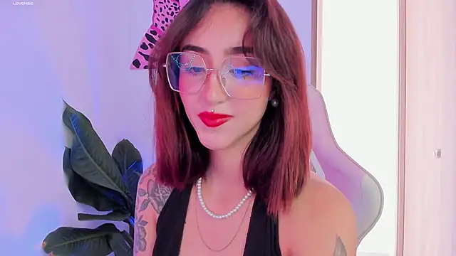 Snapshot of MelodieRoy chatting on 02.10.25 MelodieRoy online show from 02.10.25