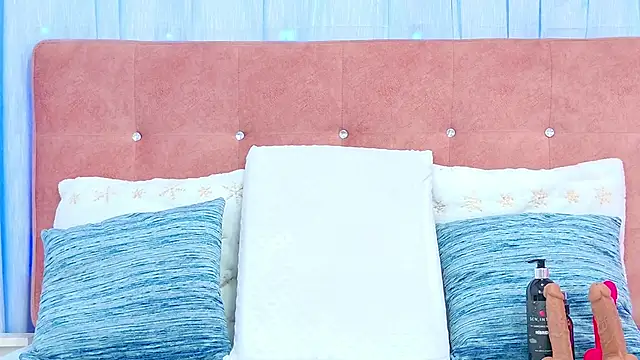 AlliciaKim online show from 10.15.25