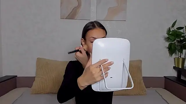 Snapshot of ChloeTeles_ chatting on 01.08.25 ChloeTeles online show from 01.08.25