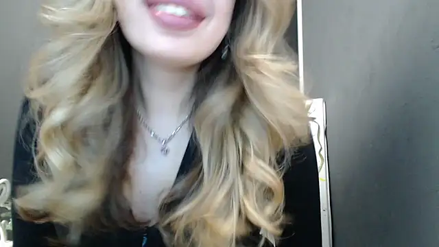 Snapshot of Your_Jessy chatting on 04.27.26 Your Jessy online show from 04.27.26