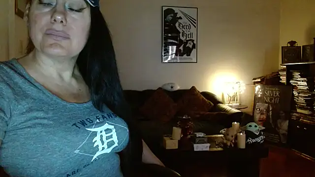 mandaloriangirls online show from 10.10.25