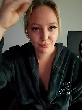 Snapshot of Milas_Dreams chatting on 09.22.25 Milas Dreams online show from 09.22.25