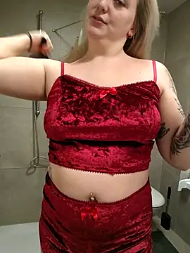 Snapshot of Milas_Dreams chatting on 11.12.25 Milas Dreams online show from 11.12.25