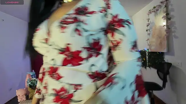 Snapshot of Venus_R0se chatting on 12.08.24 Venus R0se online show from 12.08.24