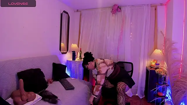 Snapshot of Venus_R0se chatting on 03.31.26 Venus R0se online show from 03.31.26