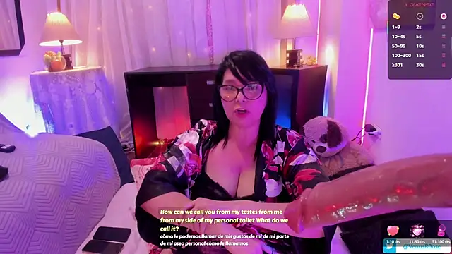 Snapshot of Venus_R0se chatting on 04.17.26 Venus R0se online show from 04.17.26