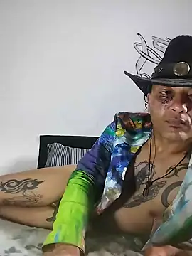 Snapshot of Daretodeviate chatting on 09.24.25 Daretodeviate online show from 09.24.25