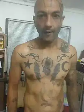 Snapshot of Daretodeviate chatting on 04.11.26 Daretodeviate online show from 04.11.26