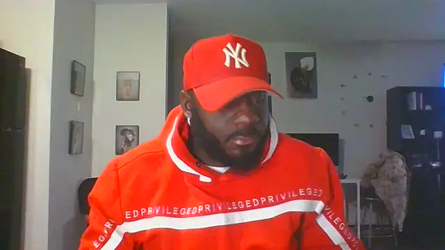 Snapshot of Stayinalive1992 chatting on 10.29.25 Stayinalive1992 online show from 10.29.25