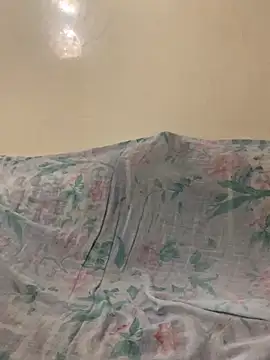 Snapshot of Layla-daloua chatting on 09.23.25 Layla-daloua online show from 09.23.25