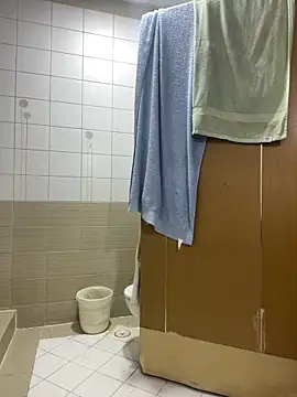 Snapshot of Layla-daloua chatting on 12.18.25 Layla-daloua online show from 12.18.25