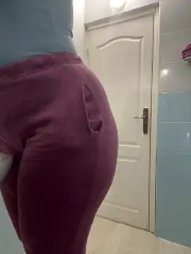 Snapshot of Layla-daloua chatting on 02.04.26 Layla-daloua online show from 02.04.26