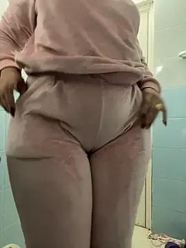 Snapshot of Layla-daloua chatting on 02.06.26 Layla-daloua online show from 02.06.26