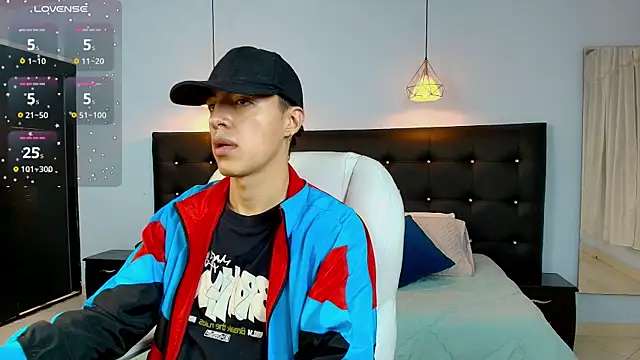 Snapshot of Lobo_17_ chatting on 03.14.25 Lobo 17 online show from 03.14.25