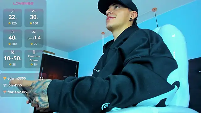 Snapshot of Lobo_17_ chatting on 11.01.25 Lobo 17 online show from 11.01.25