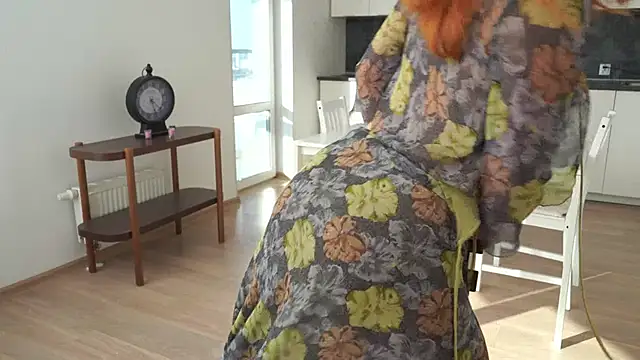 EsmaCrumbley online show from 10.06.25