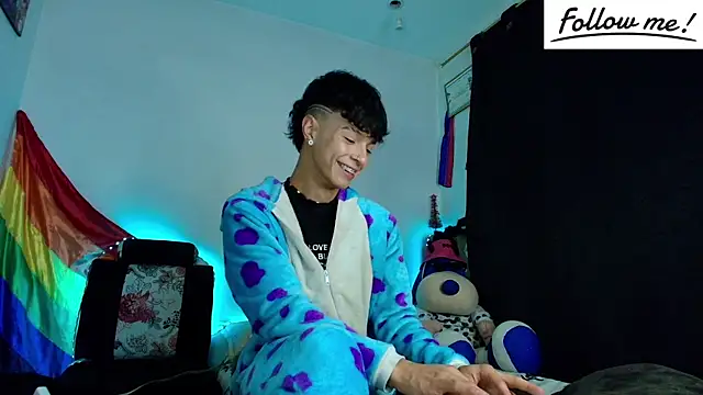 Snapshot of twink_sebas_ chatting on 12.15.24 twink sebas online show from 12.15.24