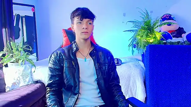 Snapshot of twink_sebas_ chatting on 10.15.25 twink sebas online show from 10.15.25